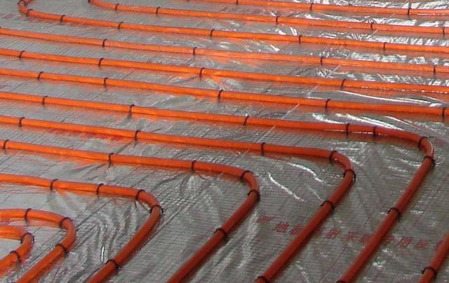 新房选地暖还是暖气片好？20年暖通师傅良心总结，看完不纠结！